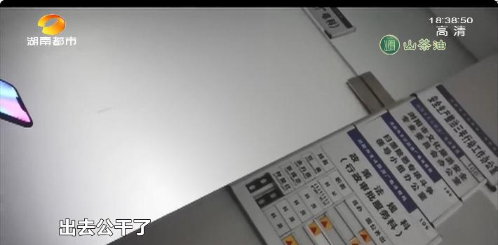 DƬ